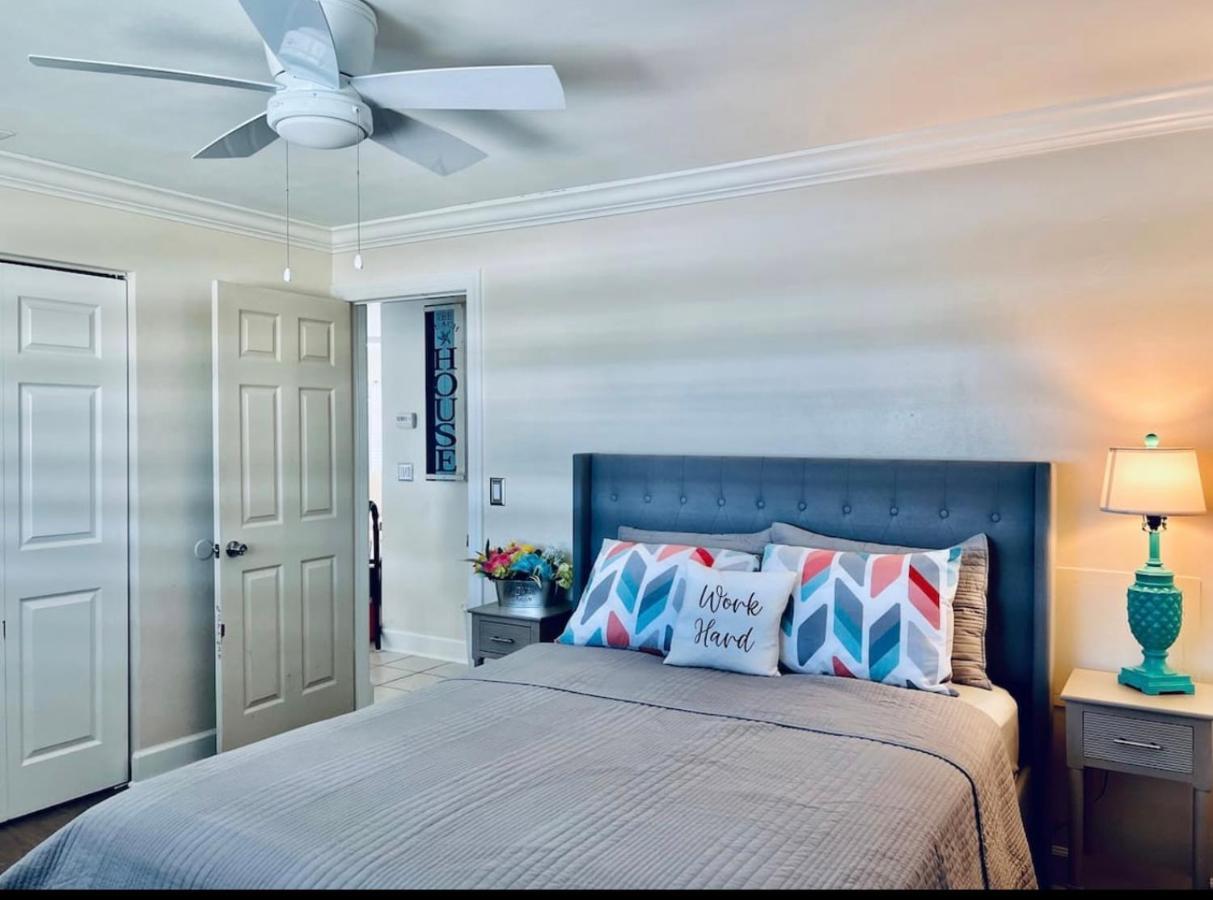 Cheerful Home With Two Bedrooms Cape Coral Bagian luar foto
