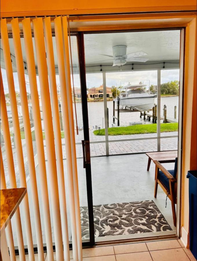 Cheerful Home With Two Bedrooms Cape Coral Bagian luar foto