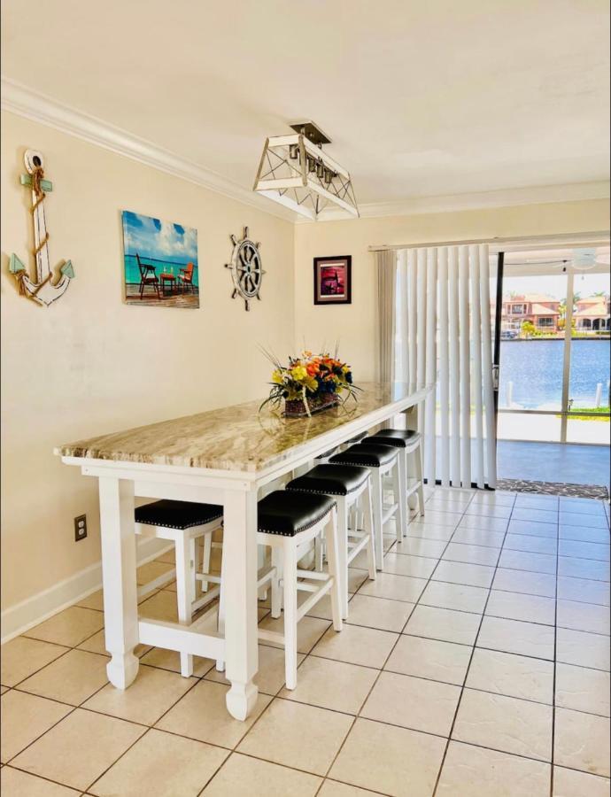 Cheerful Home With Two Bedrooms Cape Coral Bagian luar foto