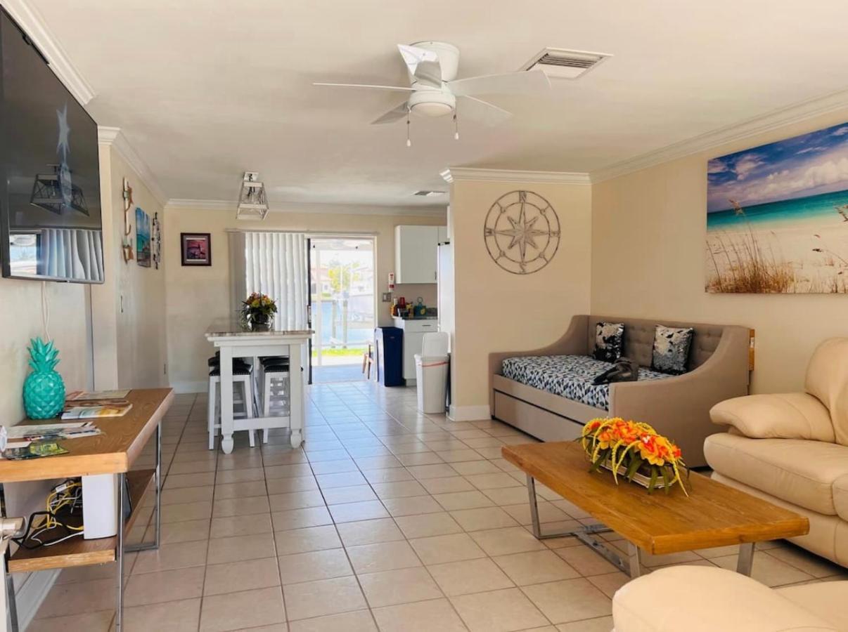 Cheerful Home With Two Bedrooms Cape Coral Bagian luar foto