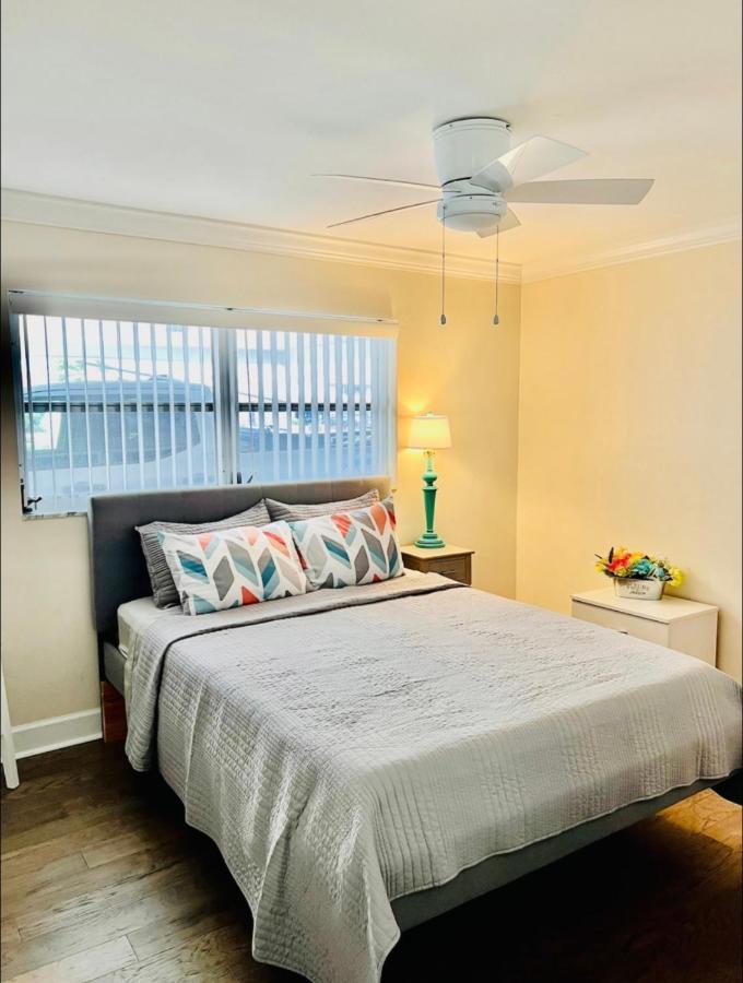 Cheerful Home With Two Bedrooms Cape Coral Bagian luar foto